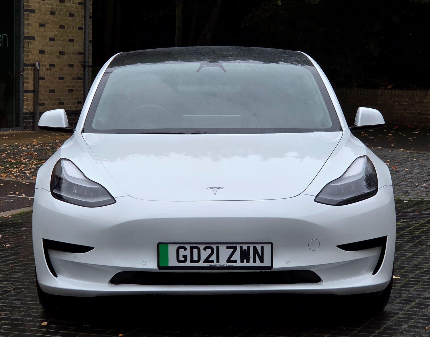 [ berth ]Tesla Model 3