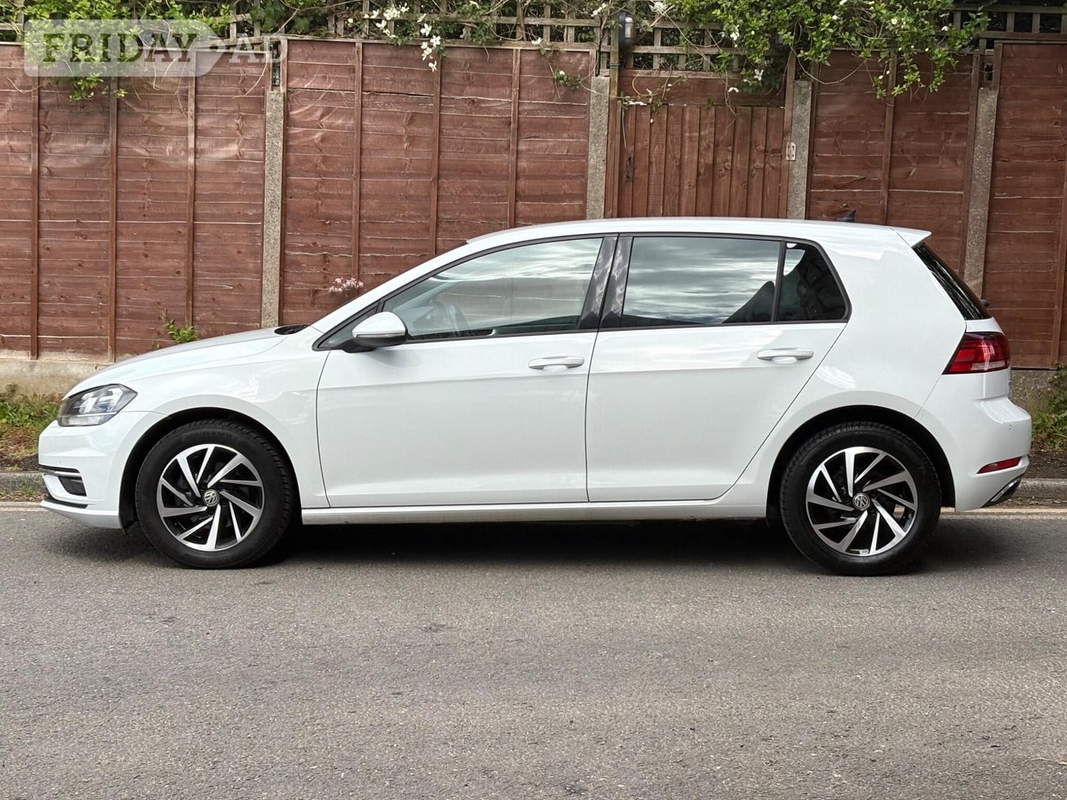 Volkswagen Golf 2019 - Cars