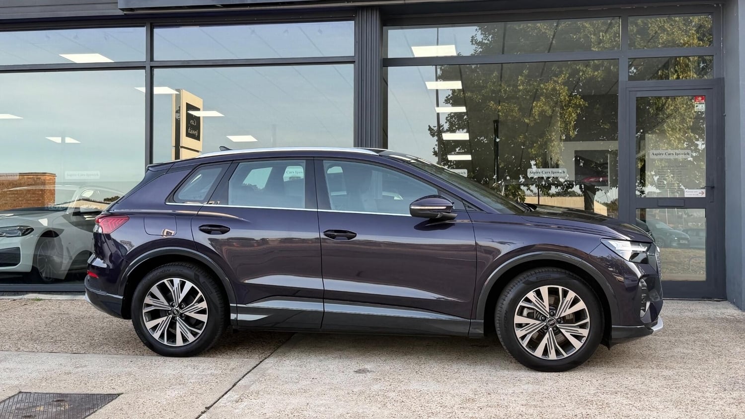 [ berth ]Audi Q4 e-tron