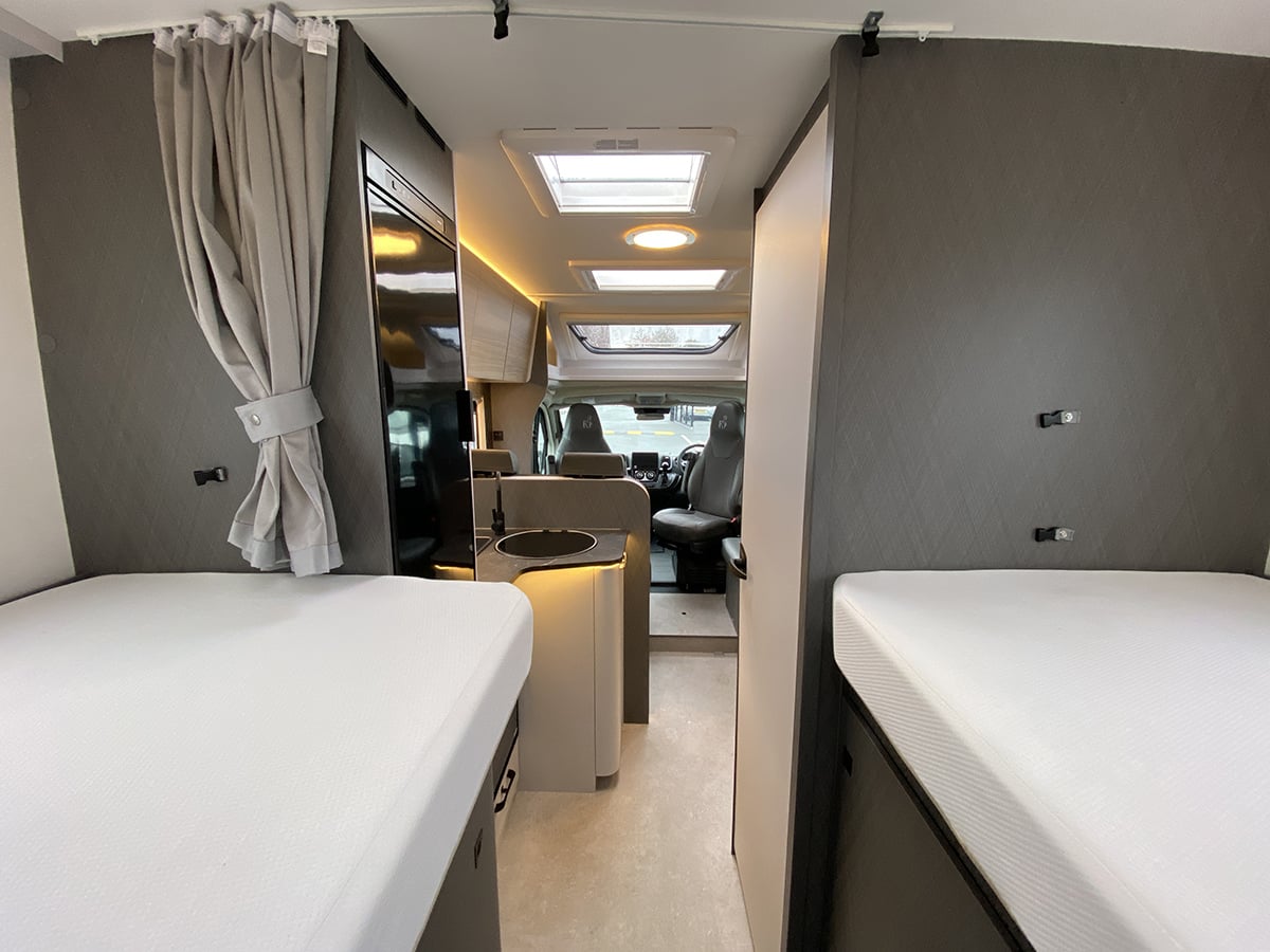 [2 berth ]Etrusco T 6900 SB
