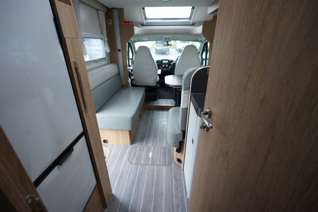 [4 berth ]Roller Team T-Line 590