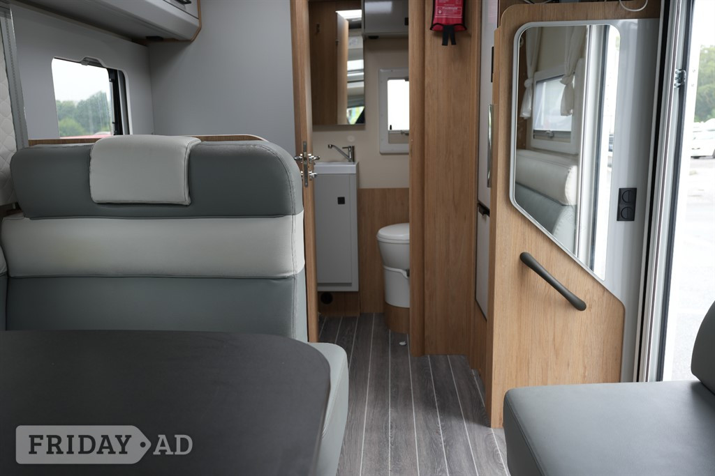 [4 berth ]Roller Team T-Line 590