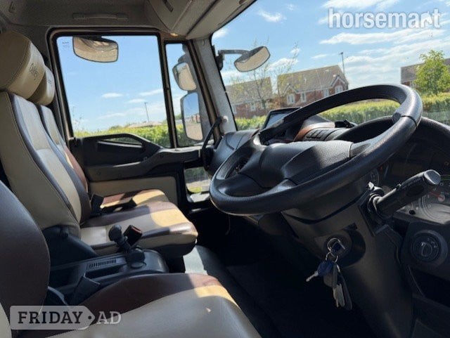 Oakley Supreme Iveco Eurocargo 75E18 Horsebox - Trailers & Horseboxes