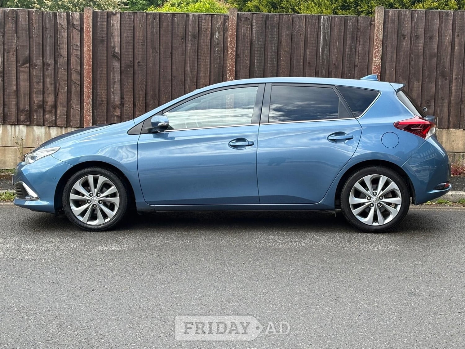 Toyota Auris 2015 - Cars