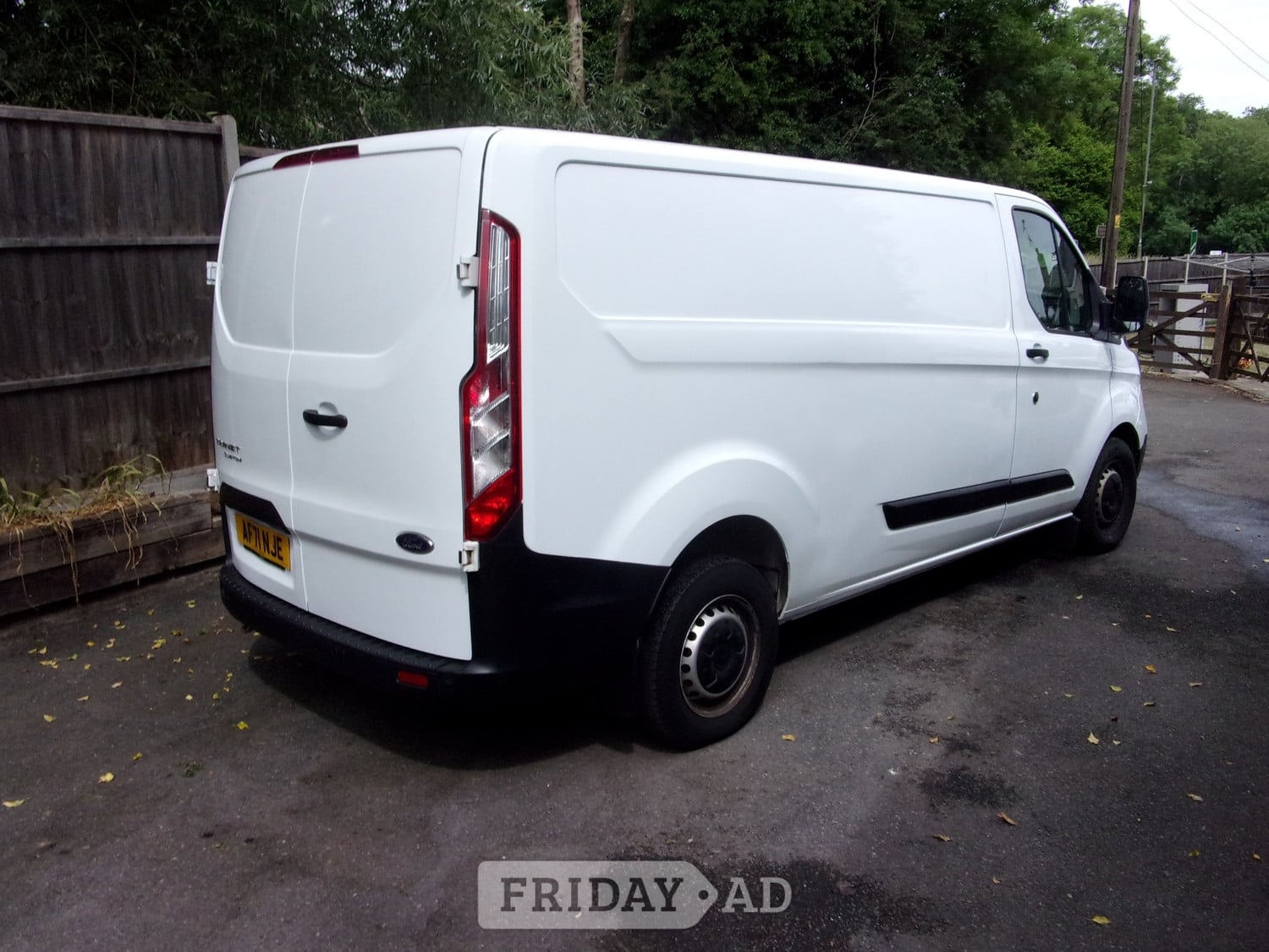 [ berth ]Ford Transit Custom