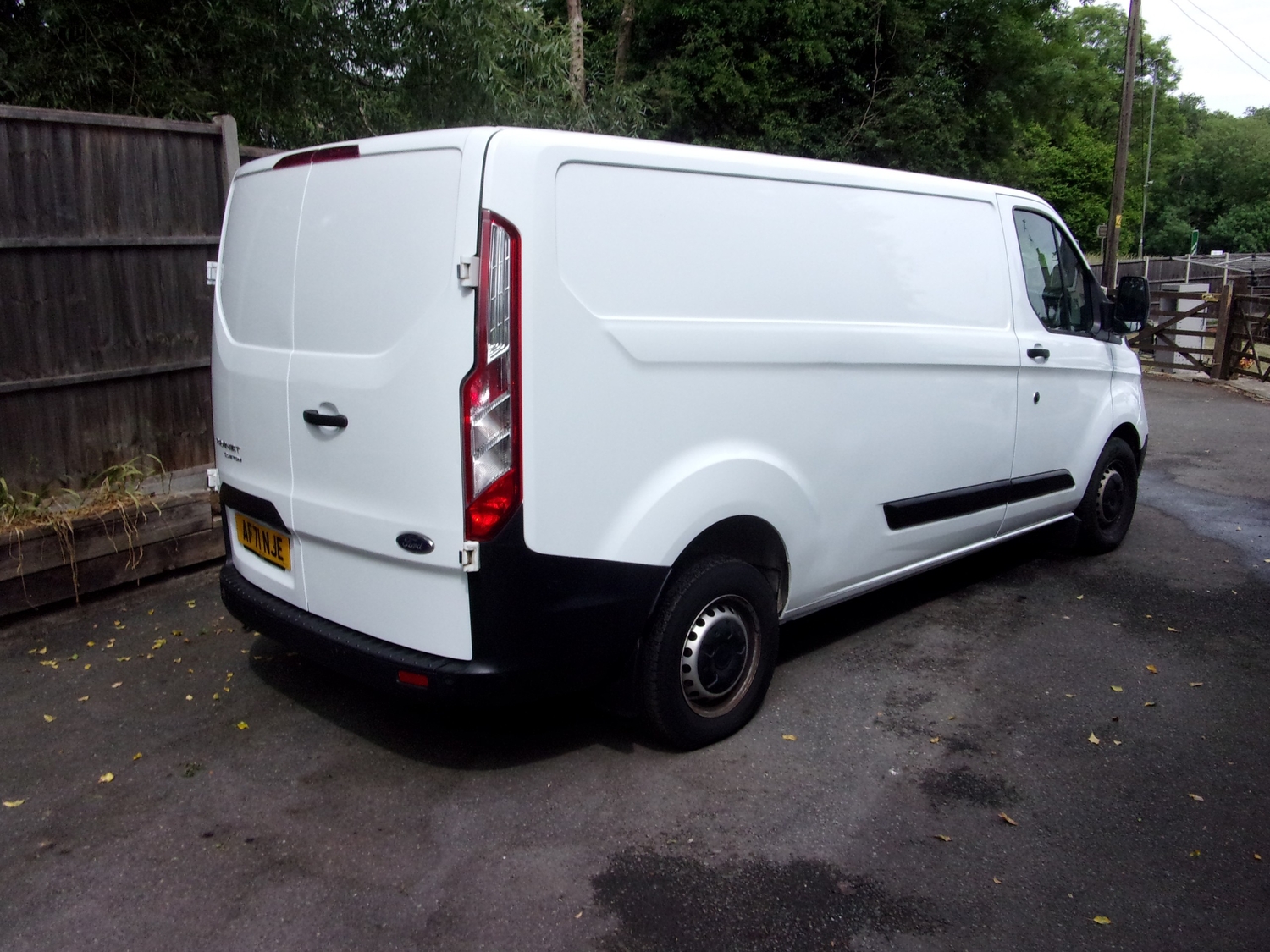 [ berth ]Ford Transit Custom