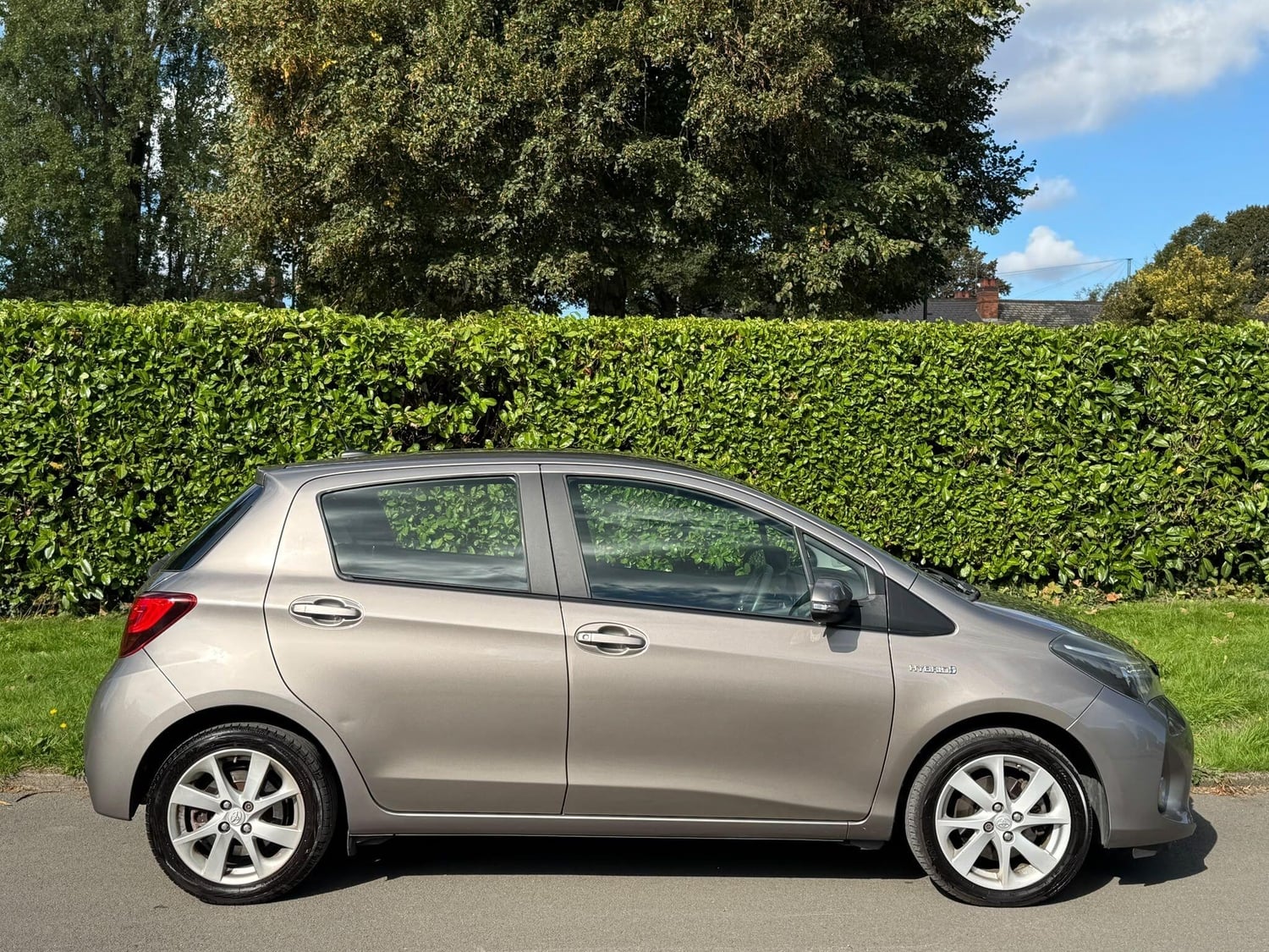 Toyota Yaris 2015 - Cars