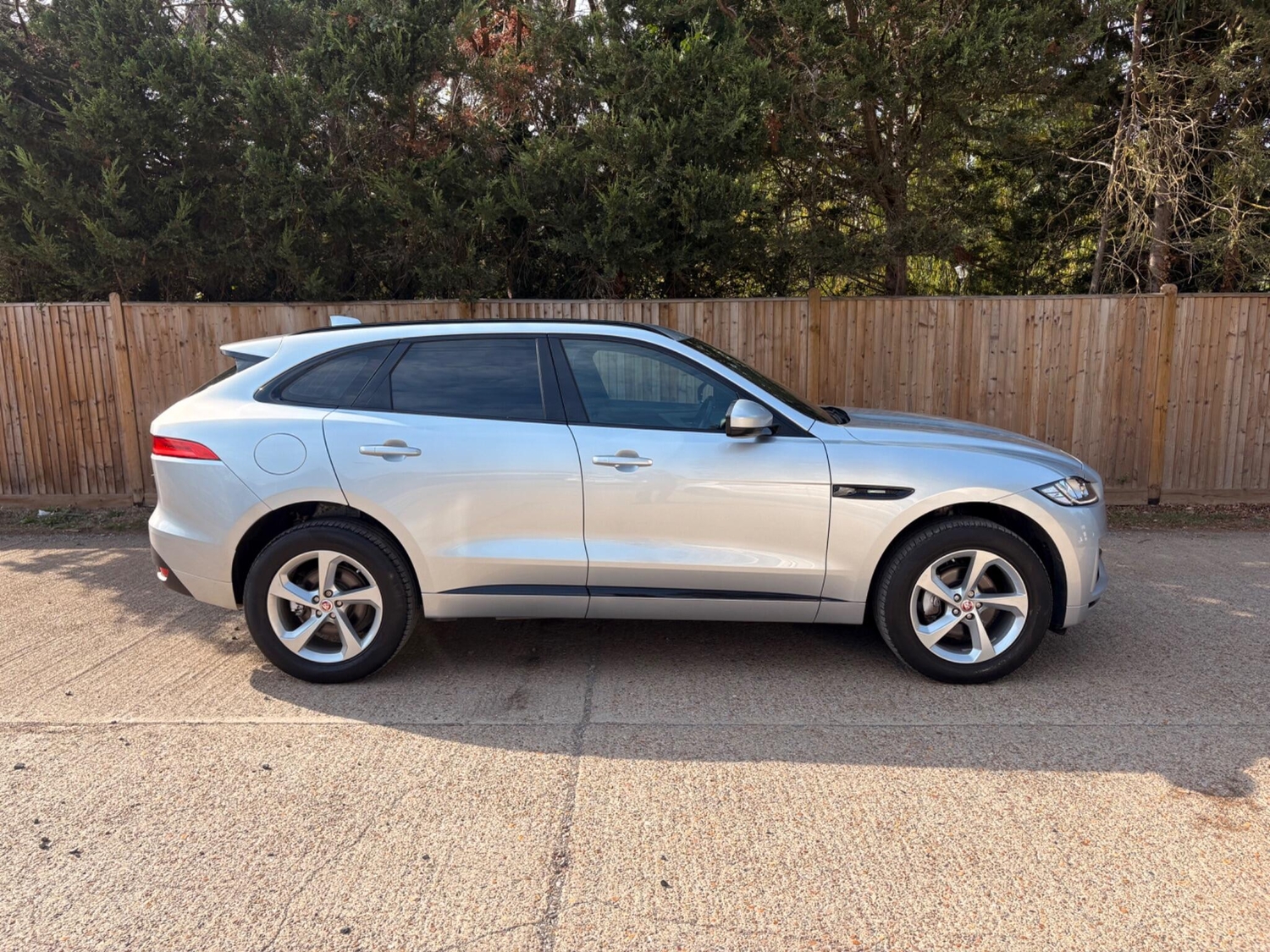 [ berth ]Jaguar F-Pace