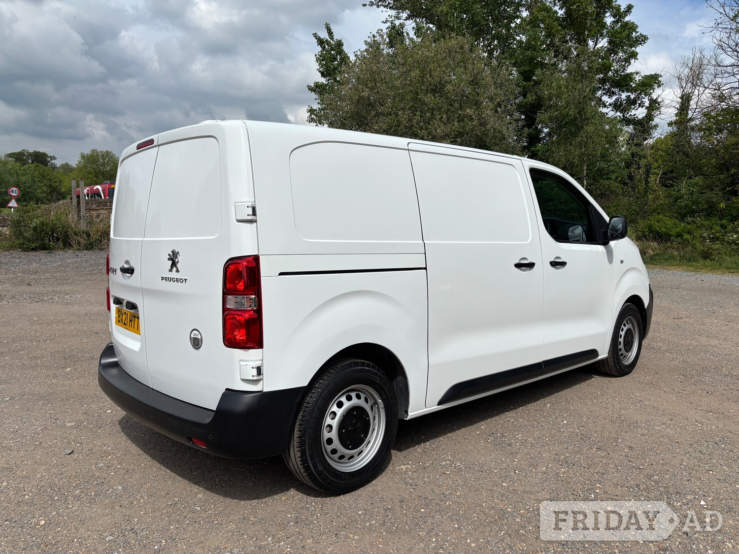 [ berth ]Peugeot E-EXPERT