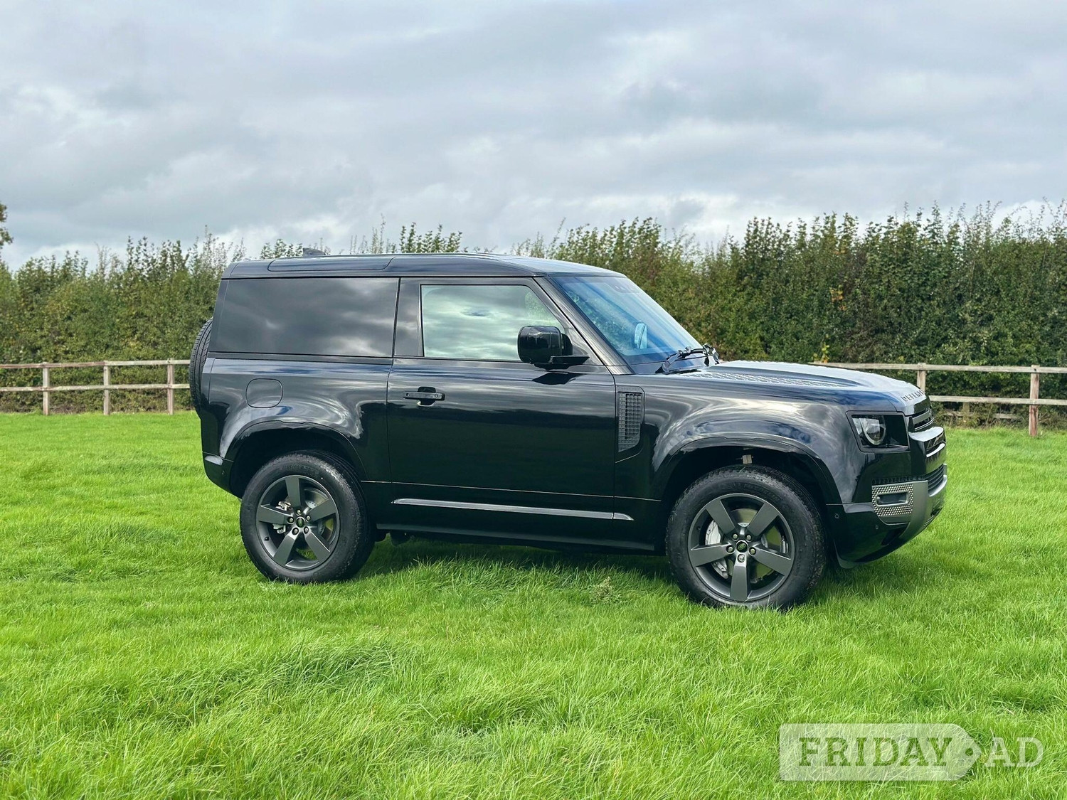 [ berth ]Land Rover Defender 90
