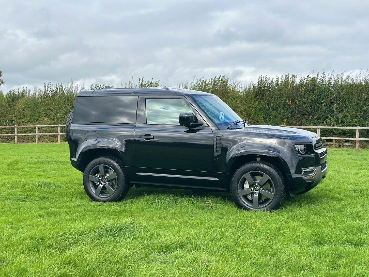 [ berth ]Land Rover Defender 90