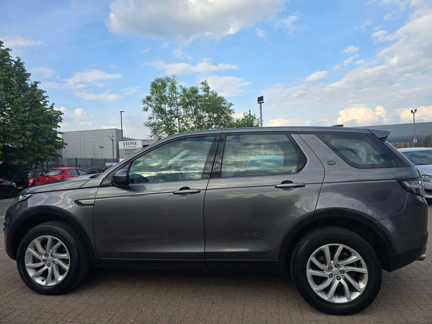 Land Rover Discovery Sport 2017 - Cars in Camberley