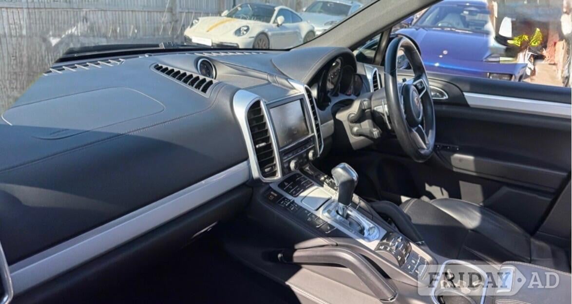 [ berth ]Porsche Cayenne