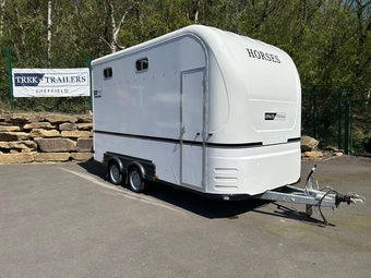 Equi-Trek Space-Treka III  Horse Trailer