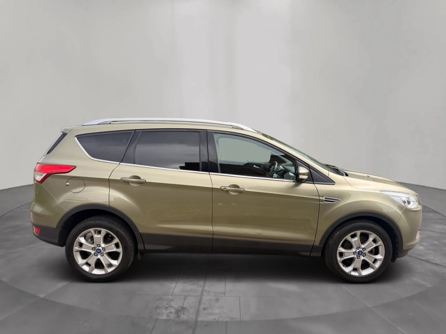 [ berth ]Ford Kuga