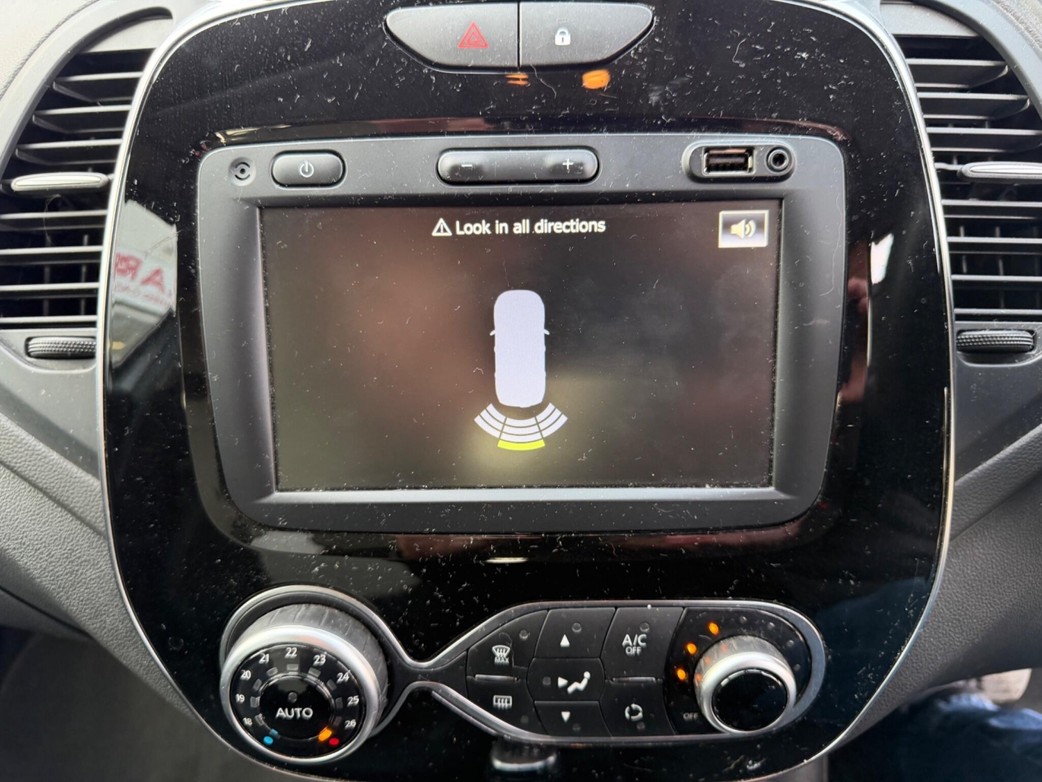 Renault Captur 2019 - Cars in Sutton