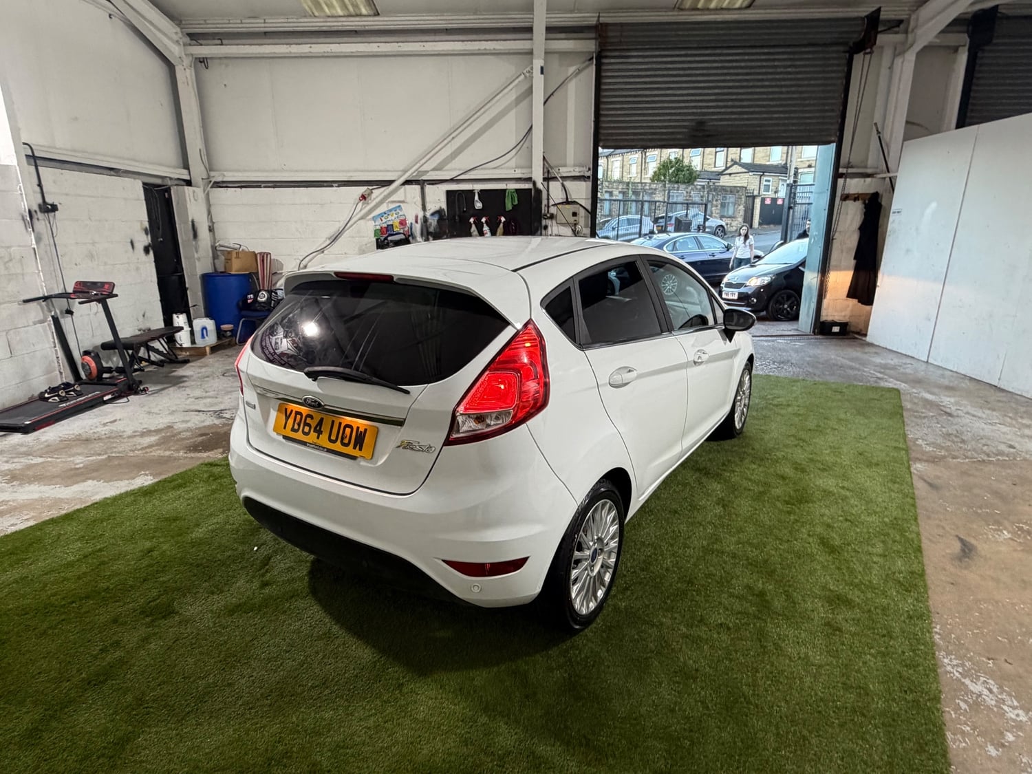[ berth ]Ford Fiesta