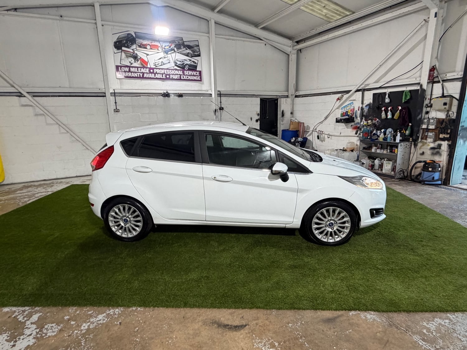 Ford Fiesta 2014 - Cars