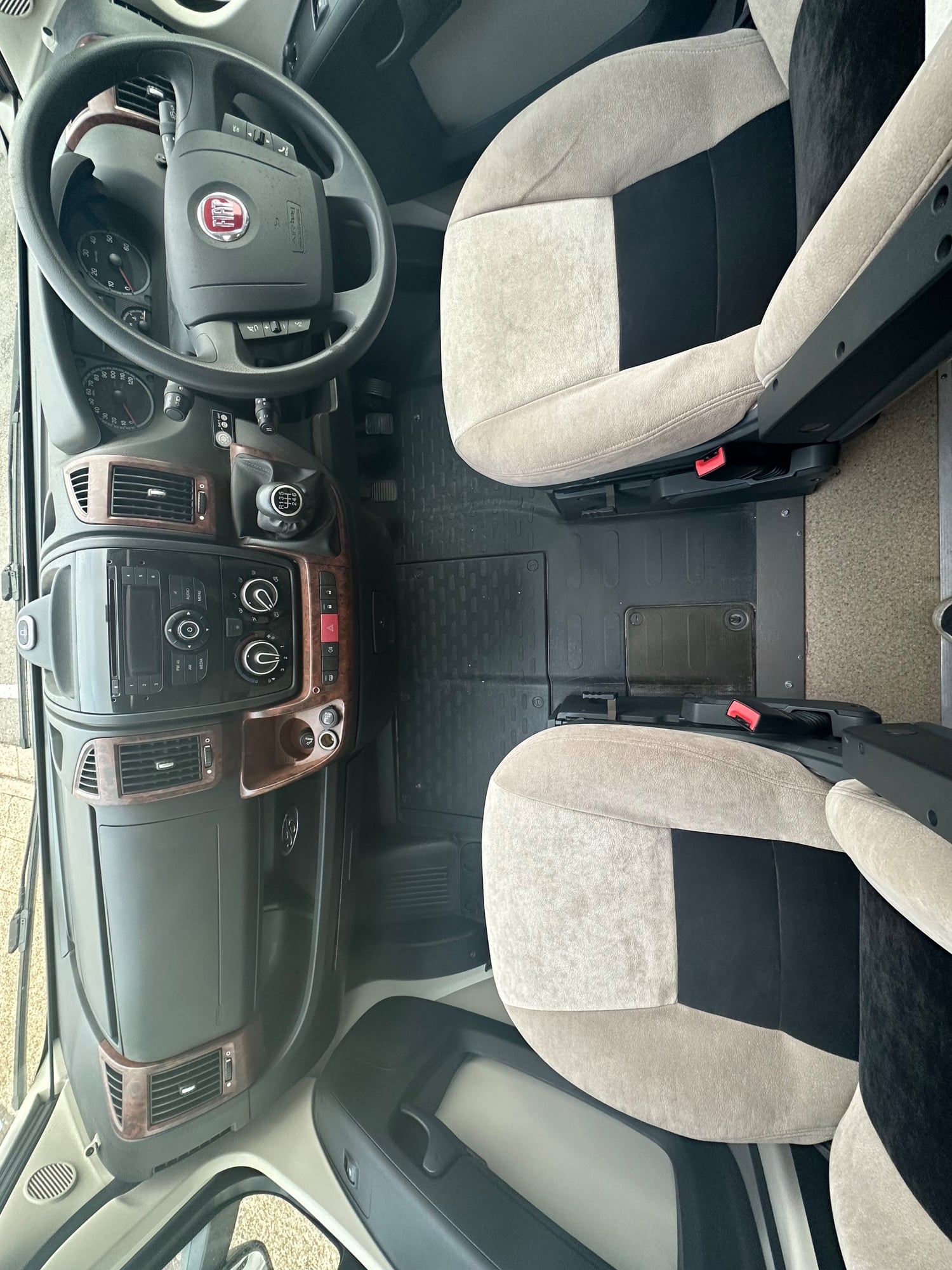 Bessacarr E564 2012 - Motorhomes & Caravans