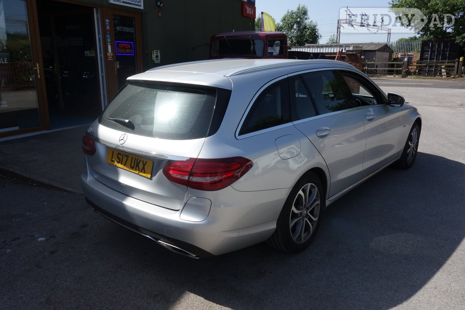 [ berth ]Mercedes-Benz C Class