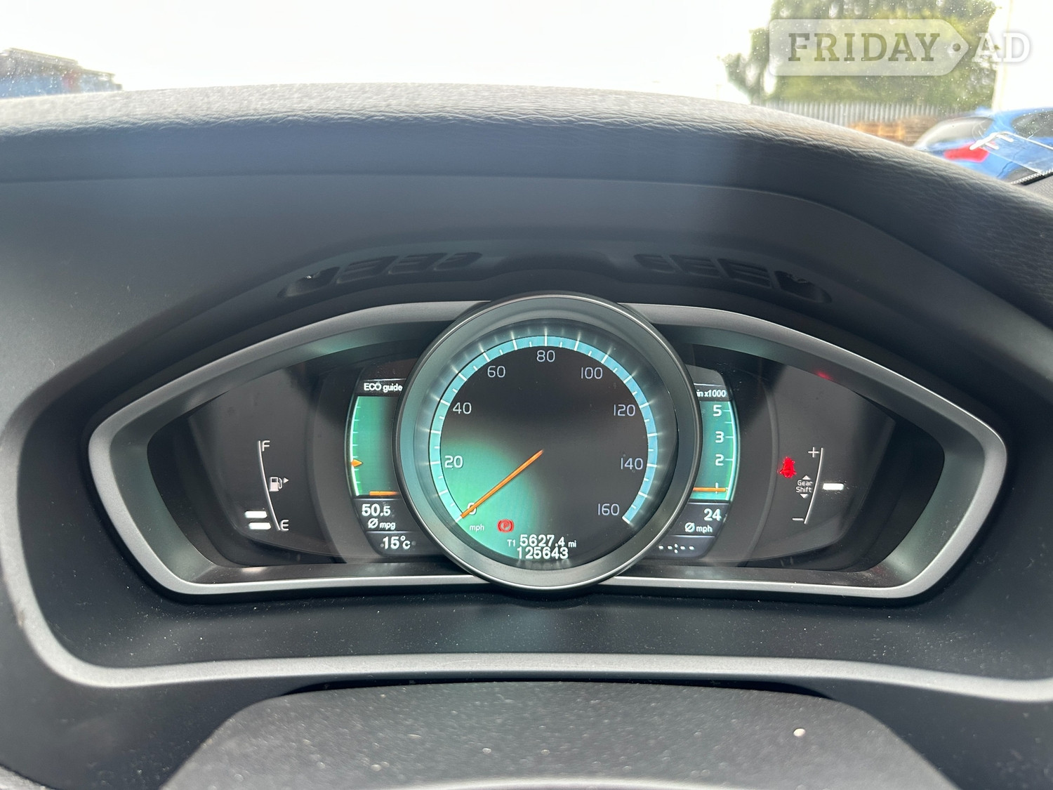 Volvo V40 2015 - Cars in Broxburn
