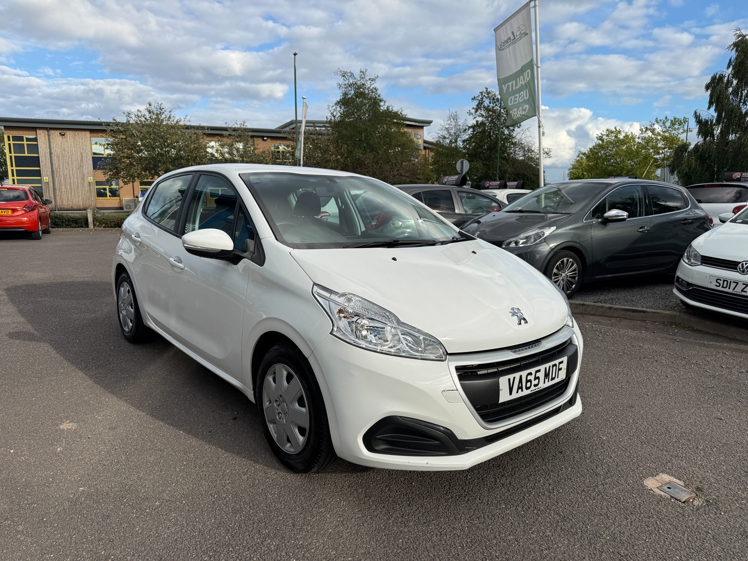 [ berth ]Peugeot 208
