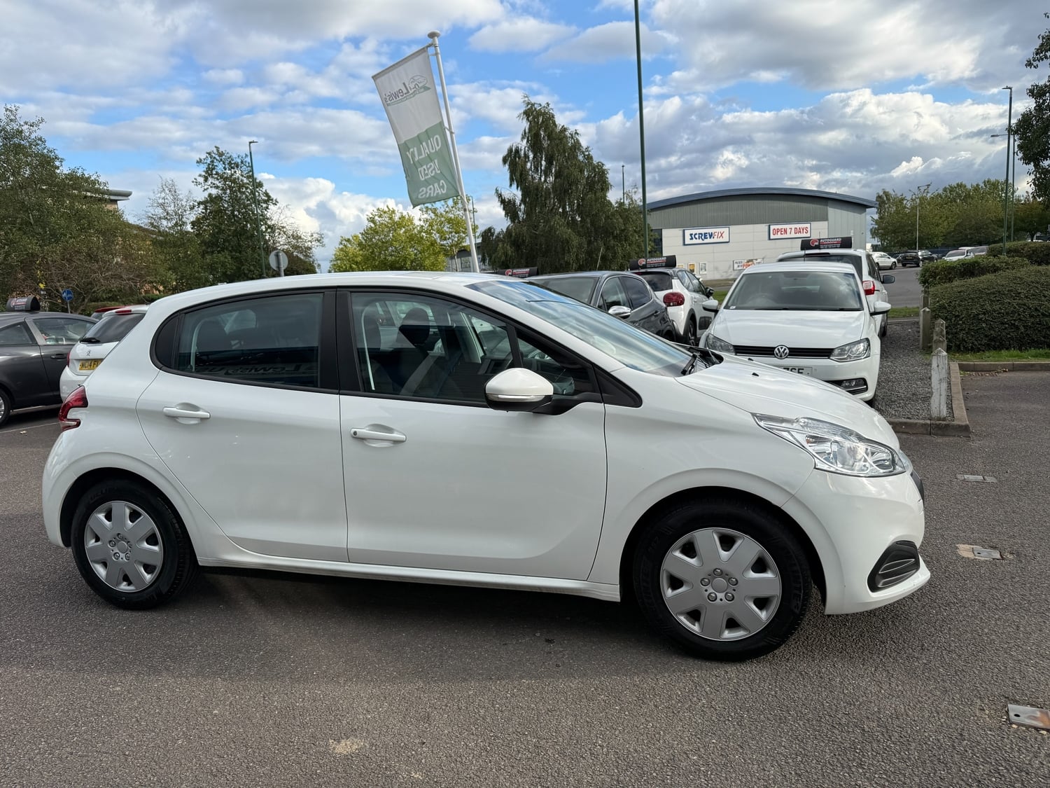 Peugeot 208 2016 - Cars in Shrewsbury