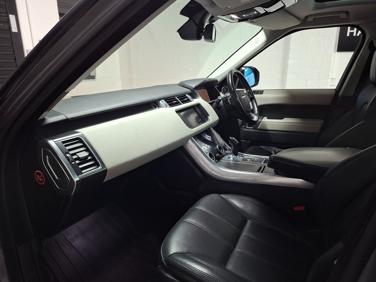 [ berth ]Land Rover Range Rover Sport