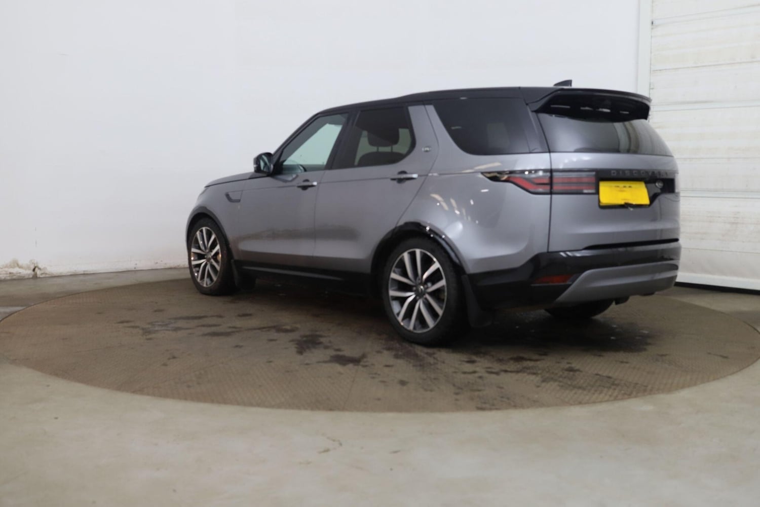 Land Rover Discovery 2023 - Cars