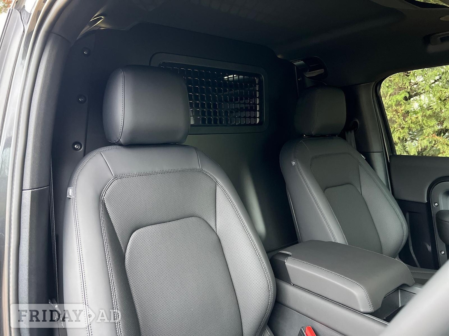 [ berth ]Land Rover Defender 90