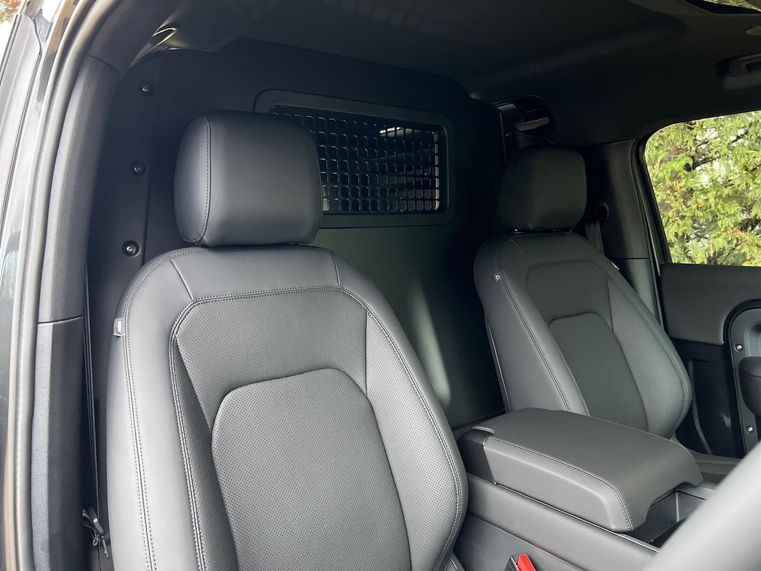 [ berth ]Land Rover Defender 90