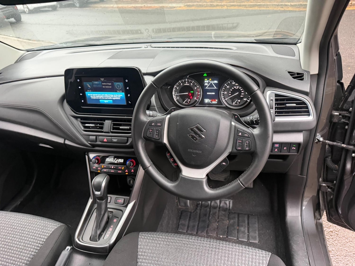 Suzuki SX4 2023 - Cars in Sutton