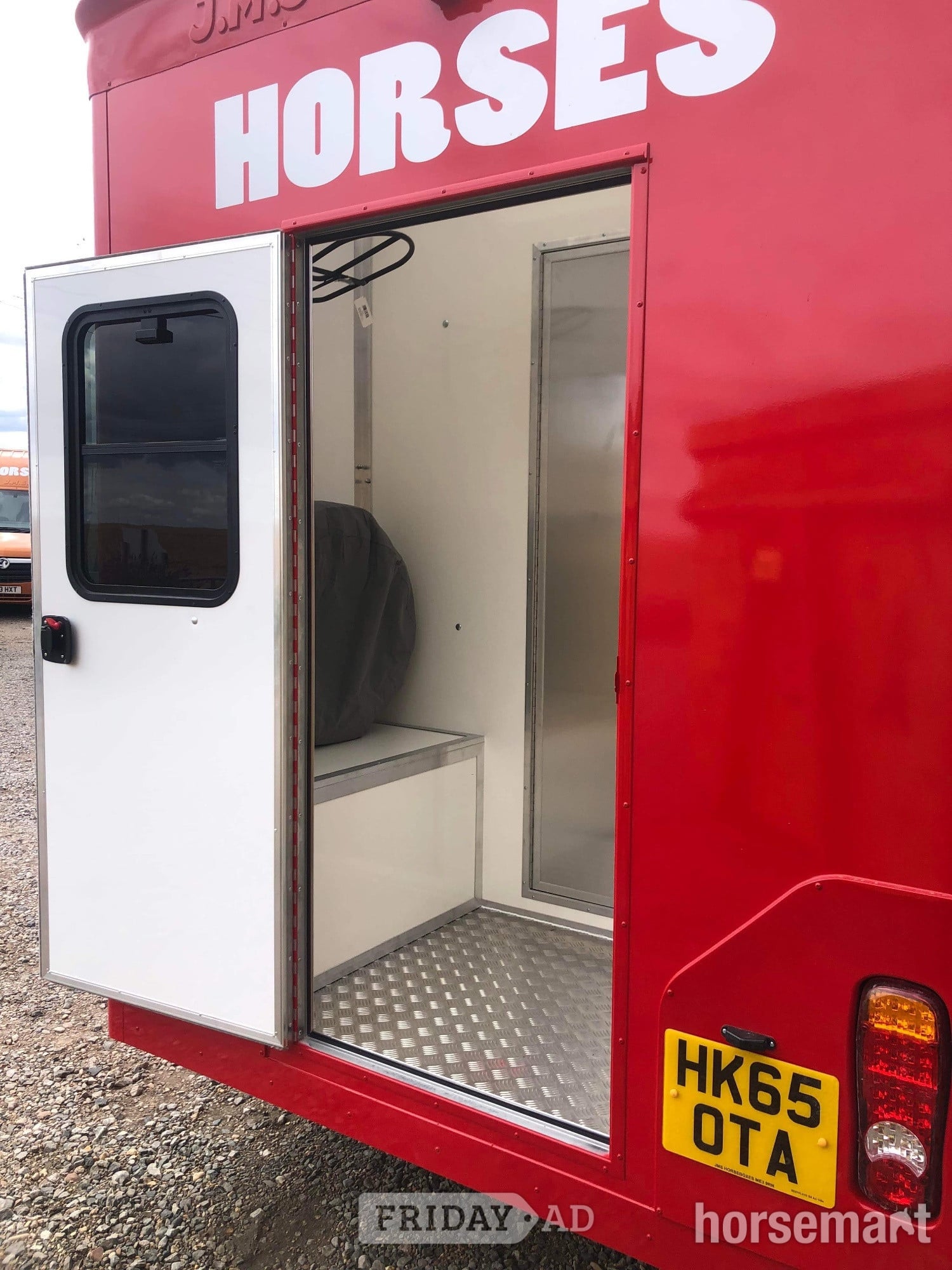 JMS Icon stallion  Renault Horsebox - Trailers & Horseboxes