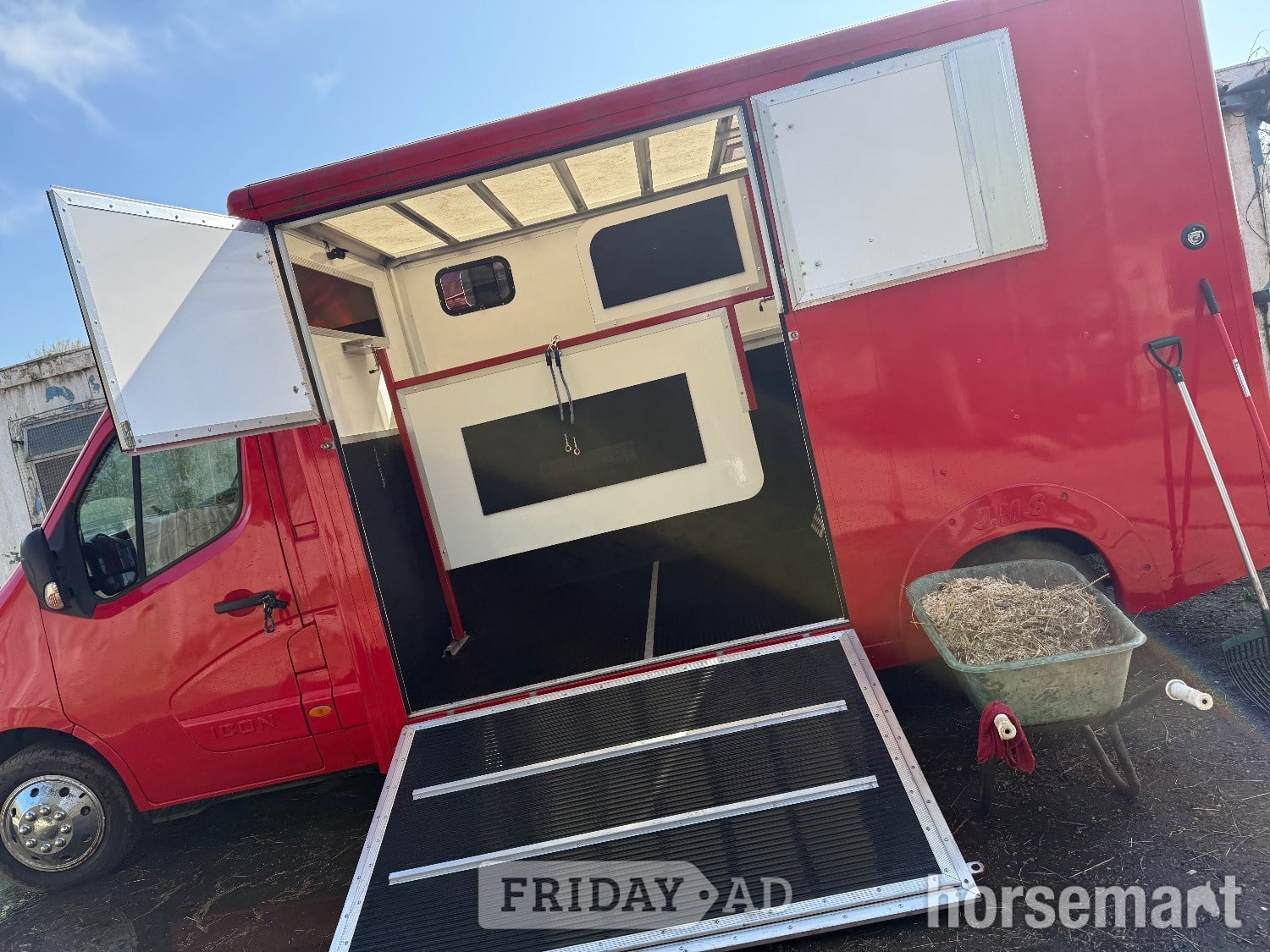 JMS Icon stallion  Renault Horsebox in Sittingbourne
