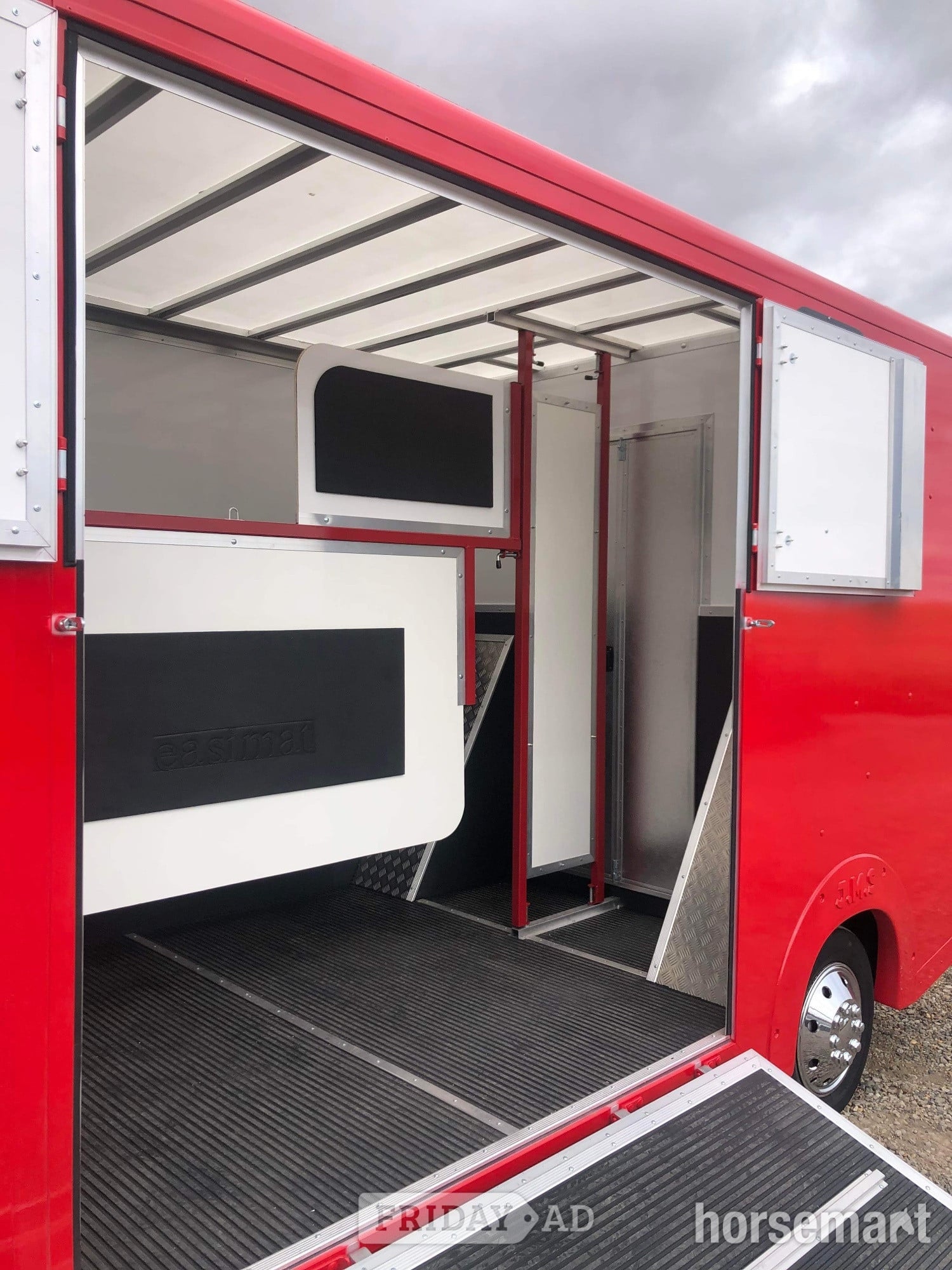 JMS Icon stallion  Renault Horsebox - Trailers & Horseboxes in Sittingbourne