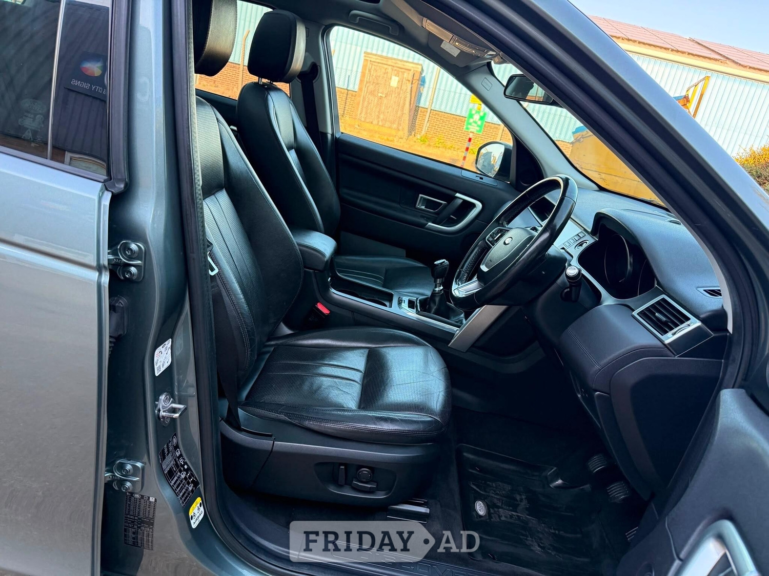 [ berth ]Land Rover Discovery Sport