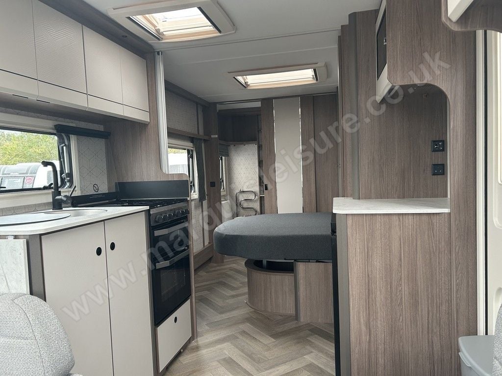 Coachman Acadia 575 2026 - Motorhomes & Caravans in Guildford