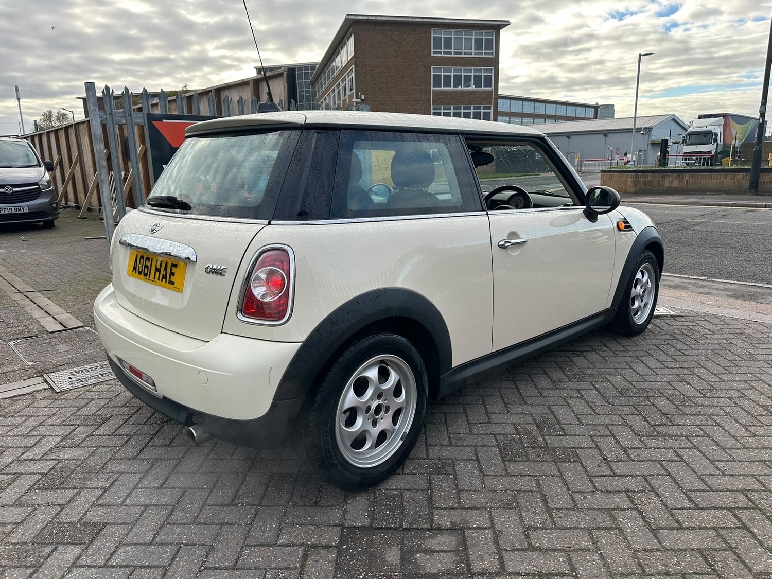 [ berth ]Mini Hatch