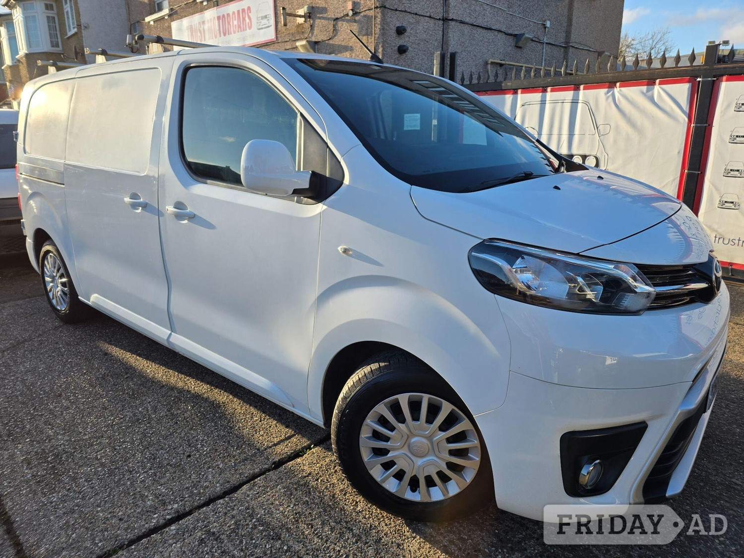 Toyota ProAce 2017 in Hounslow