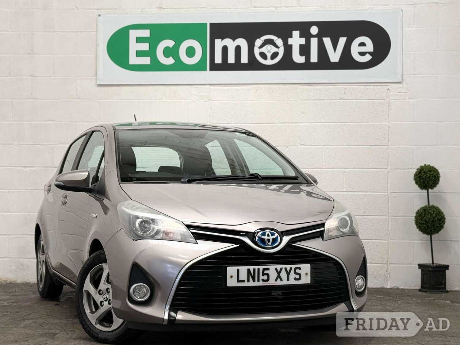 Toyota Yaris 2015 in Uxbridge