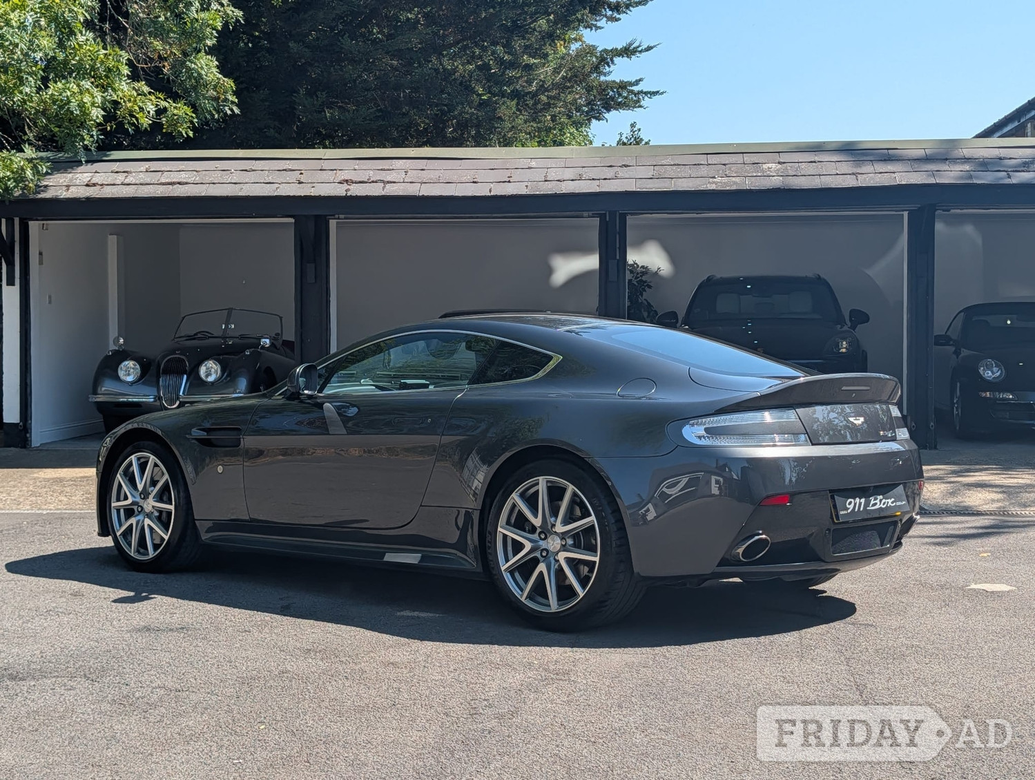 Aston Martin Vantage 2012 - Cars