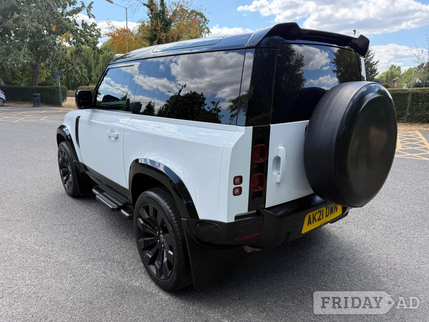 [ berth ]Land Rover Defender 90