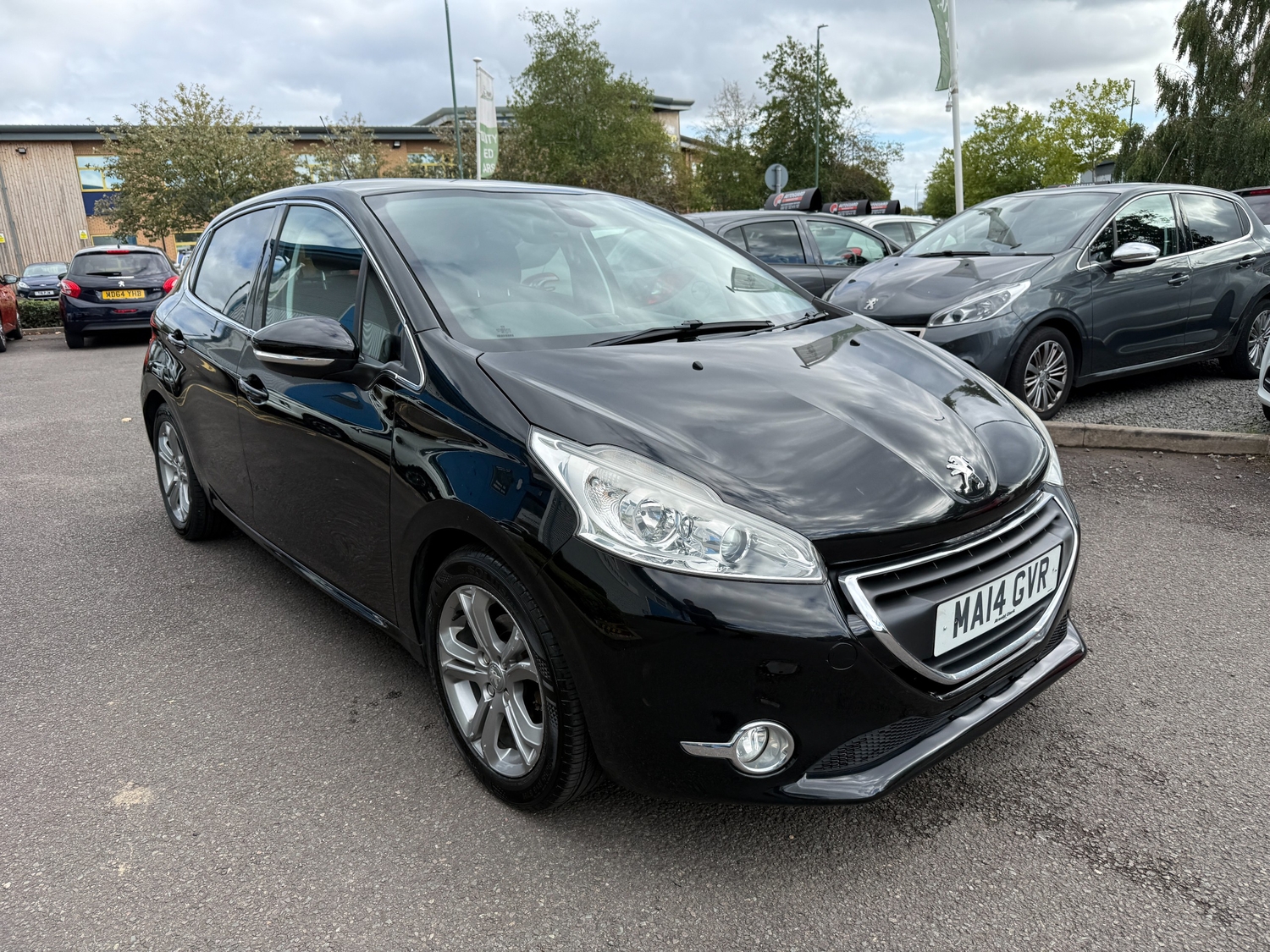 [ berth ]Peugeot 208