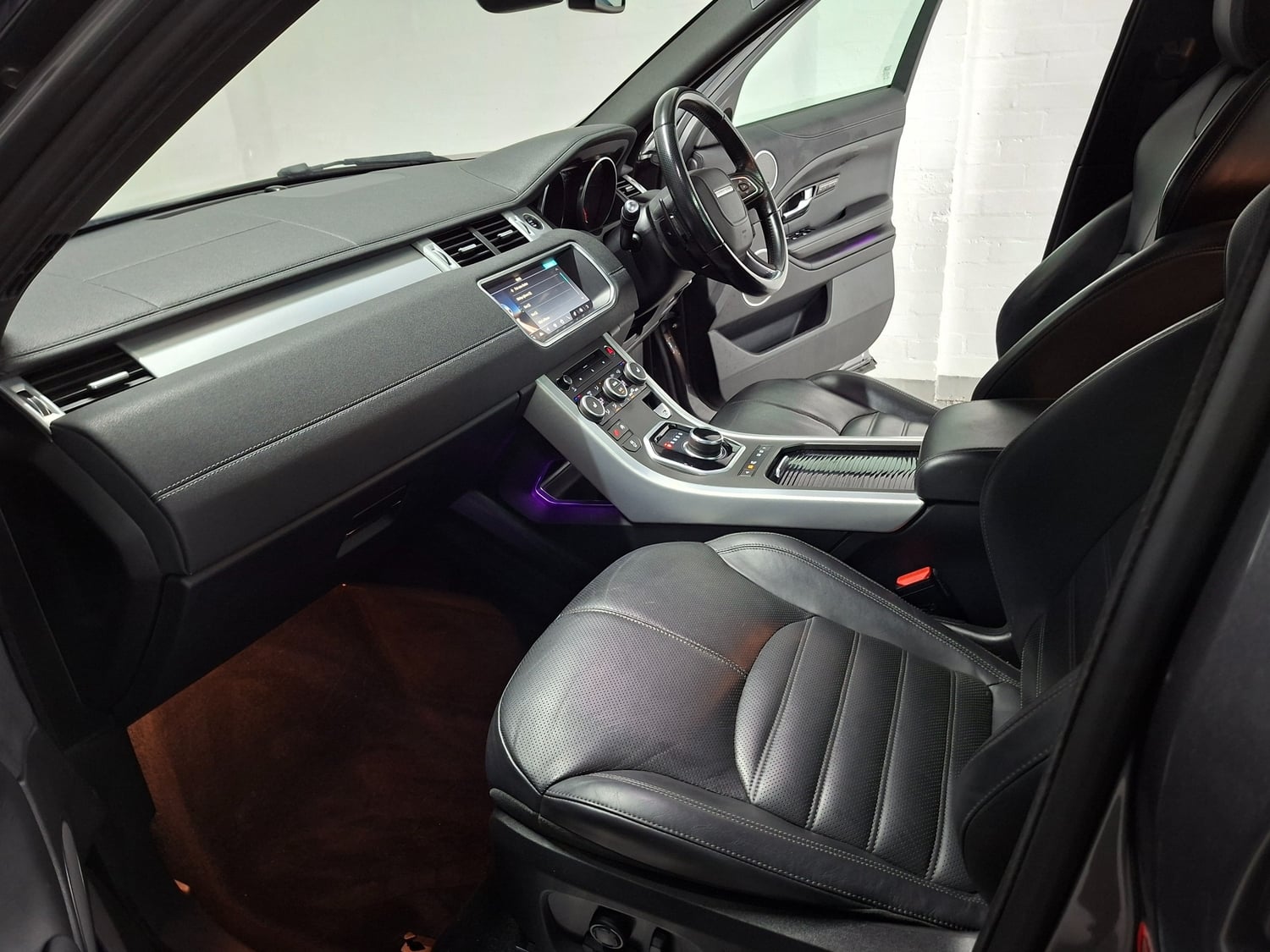 [ berth ]Land Rover Range Rover Evoque