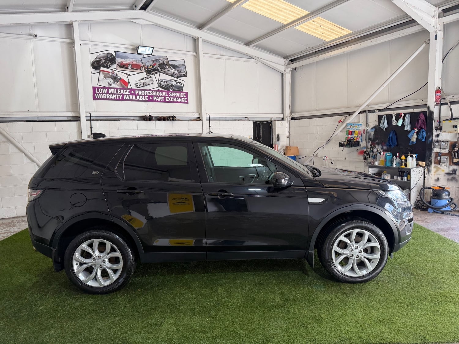[ berth ]Land Rover Discovery Sport