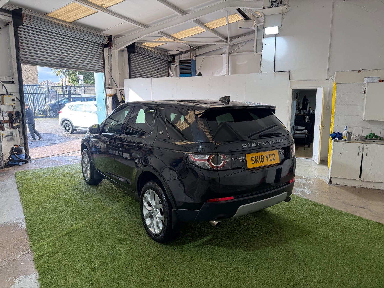 Land Rover Discovery Sport 2018 - Cars in Dewsbury