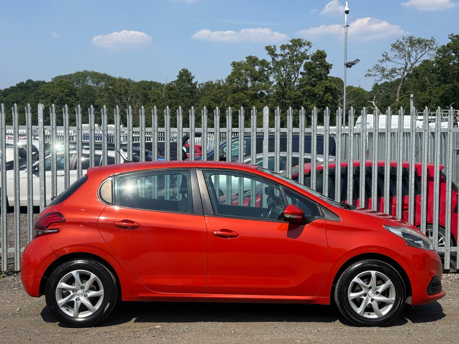 [ berth ]Peugeot 208