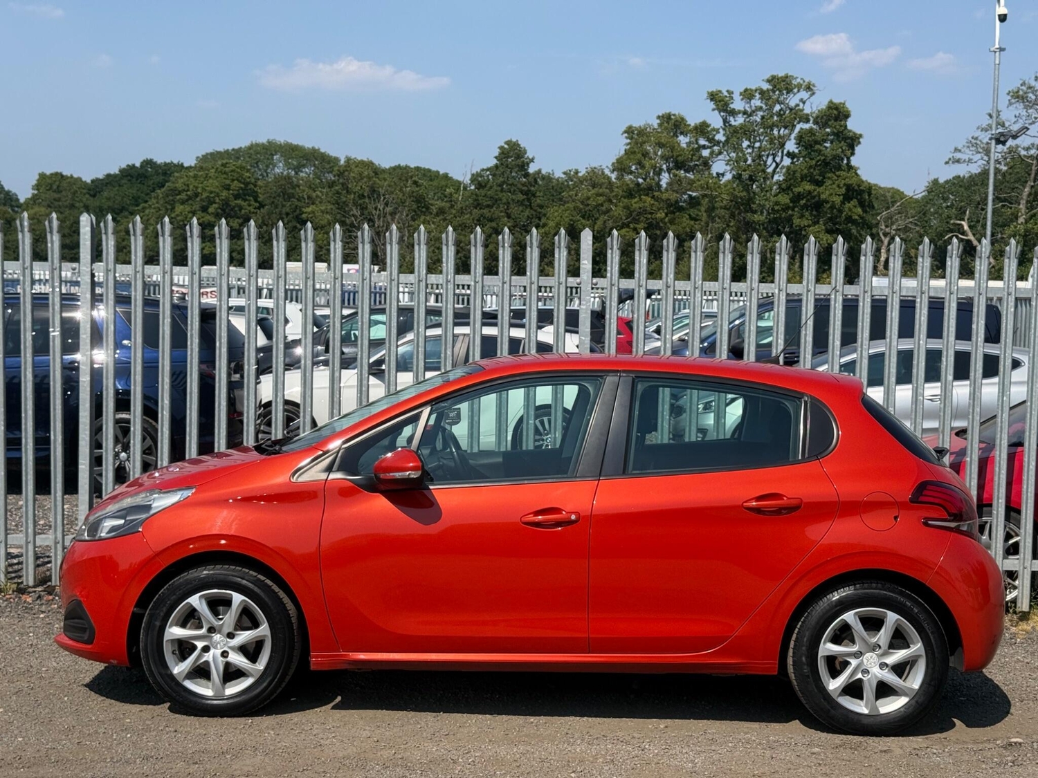 Peugeot 208 2015 - Cars