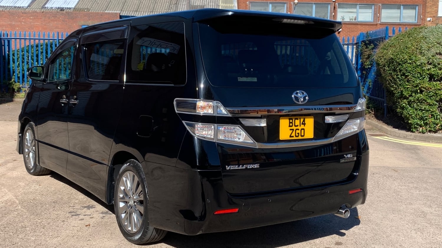 Toyota Vellfire 2014 - Cars