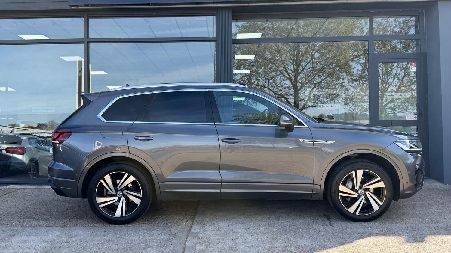 Volkswagen Touareg 2019 - Cars in Ipswich